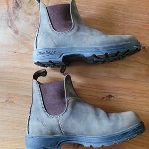 Blundstones 8 1/2-  worn only a few times